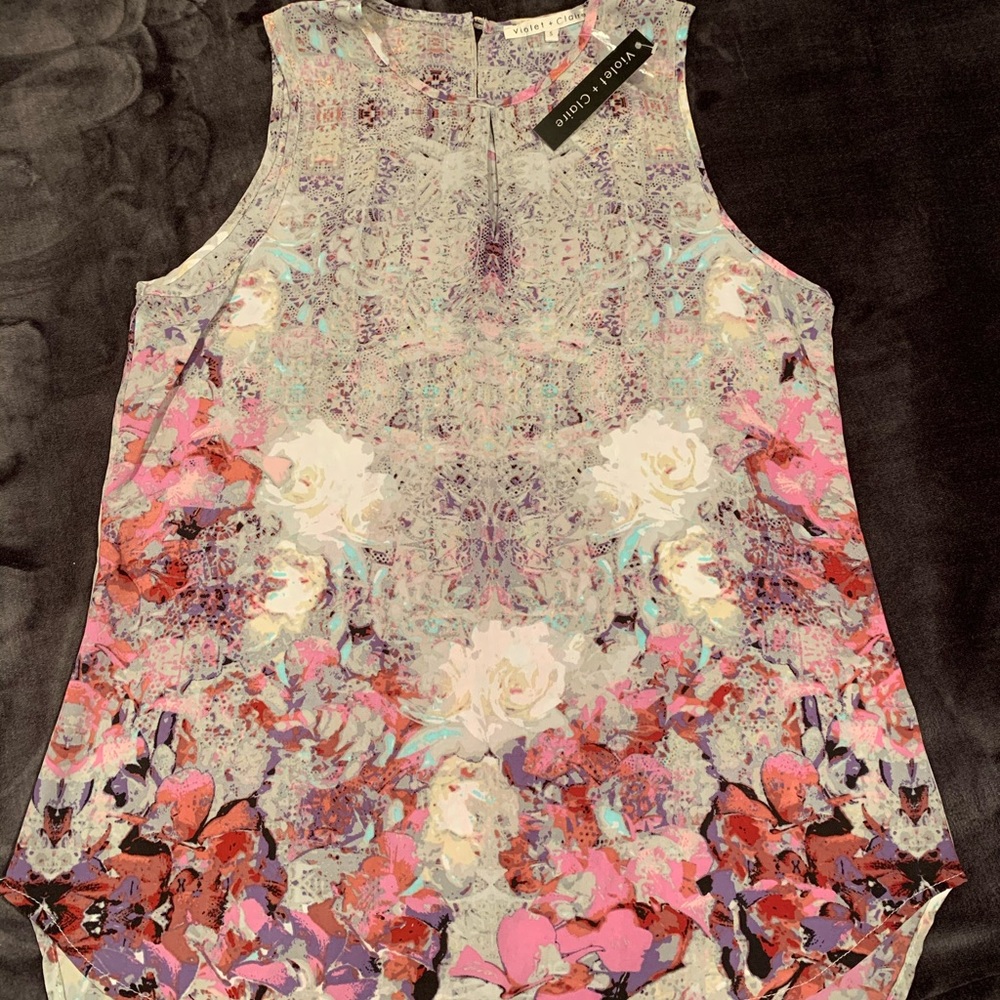 Pretty sleeveless flower blouse